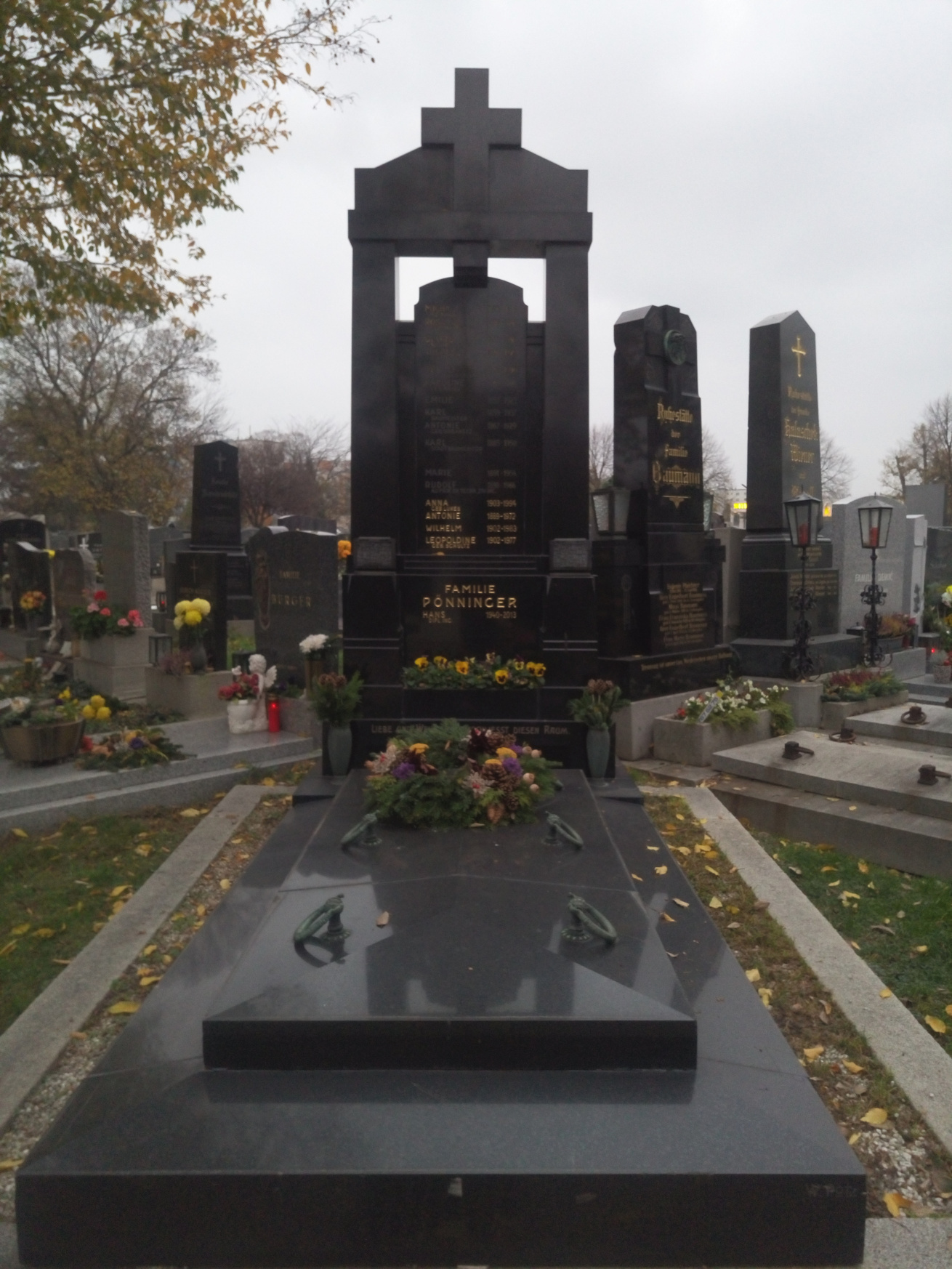 Das imposante Grabmal der Familie Pönninger auf dem Simmeringer Friedhof
